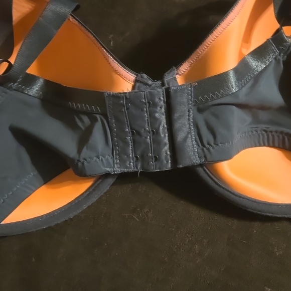 2 bras - Picture 8 of 9